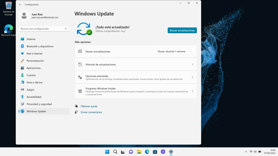 Haz clic en Buscar actualizaciones. Si hay una versión de software nueva disponible, aparecerá ahora en la pantalla. Sigue las indicaciones de la pantalla para actualizar el software del ordenador.