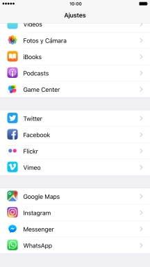 Pulsa la red social deseada y sigue las indicaciones de la pantalla para iniciar sesión y copiar los contactos. Pulsa la red social deseada y sigue las indicaciones de la pantalla para iniciar sesión y copiar los contactos.
