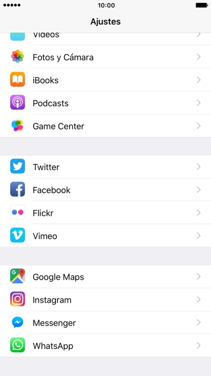 Pulsa la red social deseada y sigue las indicaciones de la pantalla para iniciar sesión y copiar los contactos. Pulsa la red social deseada y sigue las indicaciones de la pantalla para iniciar sesión y copiar los contactos.