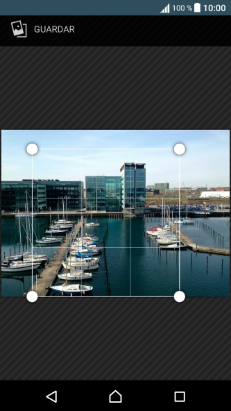 Arrastra el marco a la posición deseada para seleccionar la sección que debe aparecer y pulsa GUARDAR. Arrastra el marco a la posición deseada para seleccionar la sección que debe aparecer y pulsa GUARDAR.