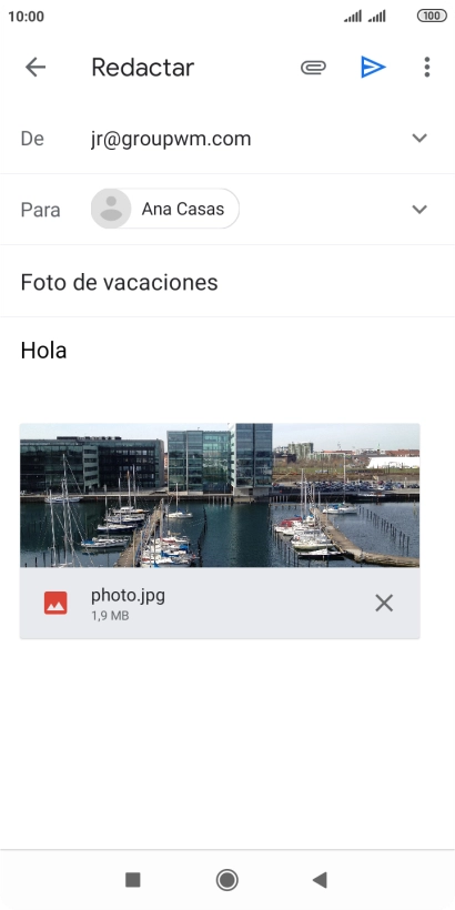 Pulsa el icono de envío cuando termines de escribir el correo electrónico.